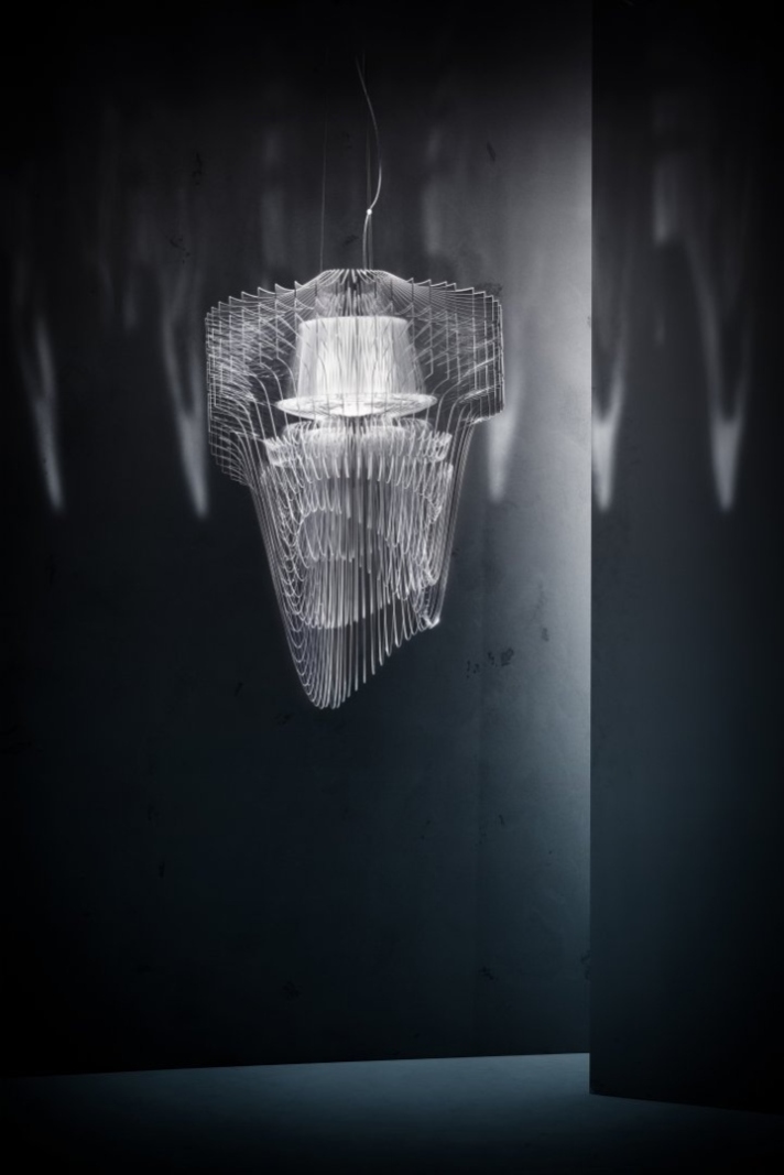 Transparent-Chandelier-by-Zaha-Hadid-for-SLAMP-04