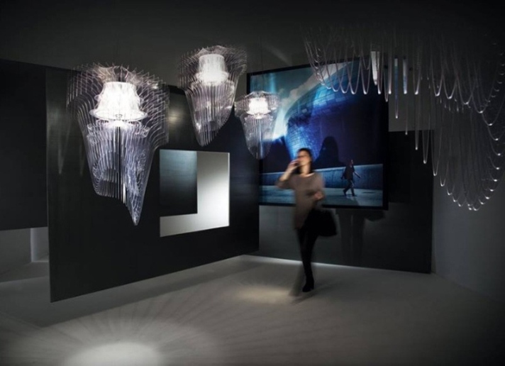 Transparent-Chandelier-by-Zaha-Hadid-for-SLAMP-05